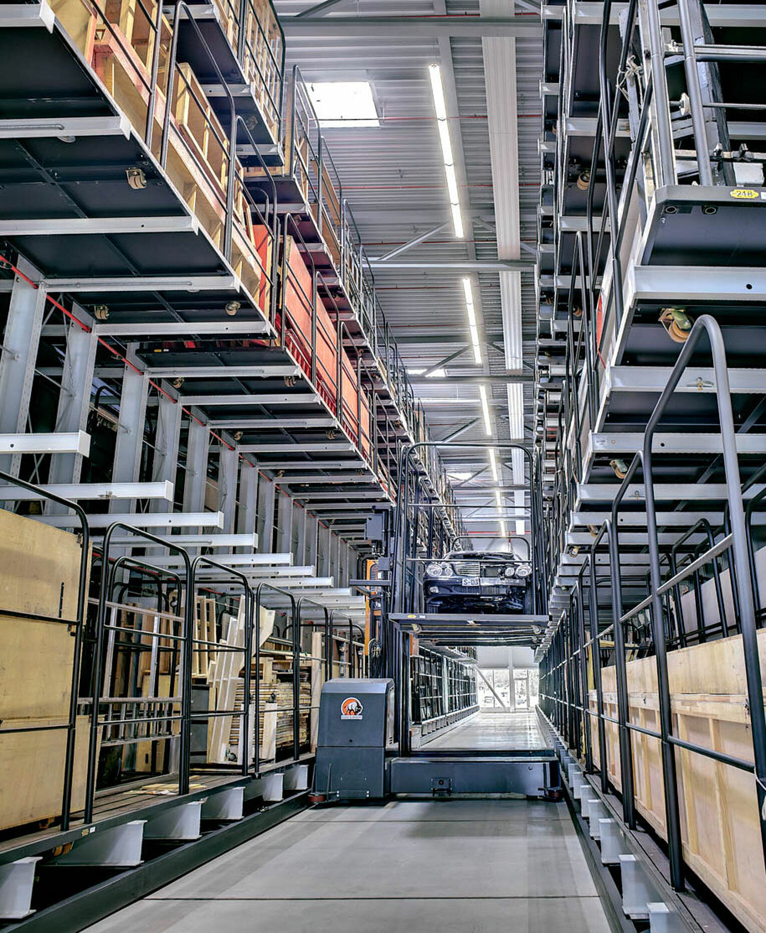 [Translate "Spain"] Mobile cantilever racking