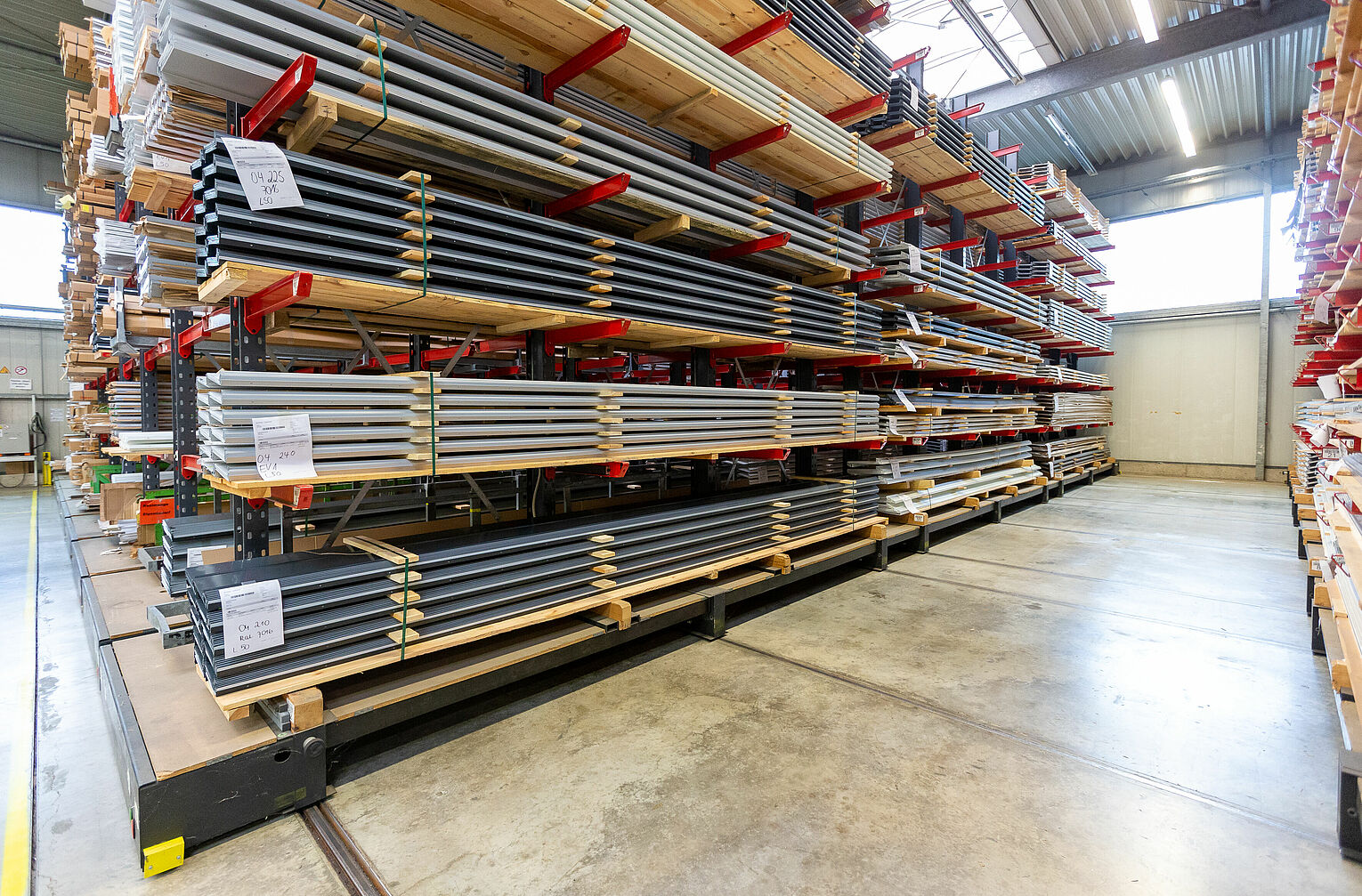 [Translate "Spain"] Mobile cantilever racking