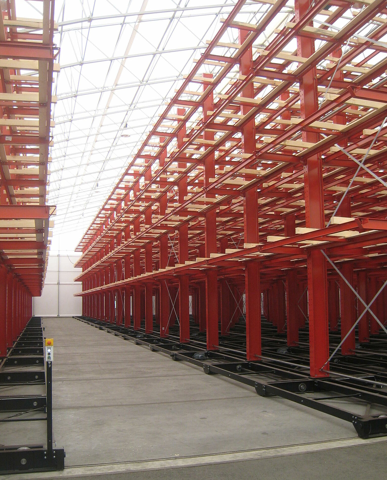 [Translate "Spain"] Mobile cantilever racking