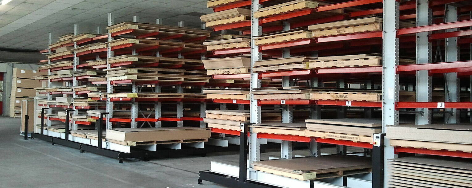 [Translate "Spain"] Mobile cantilever racking