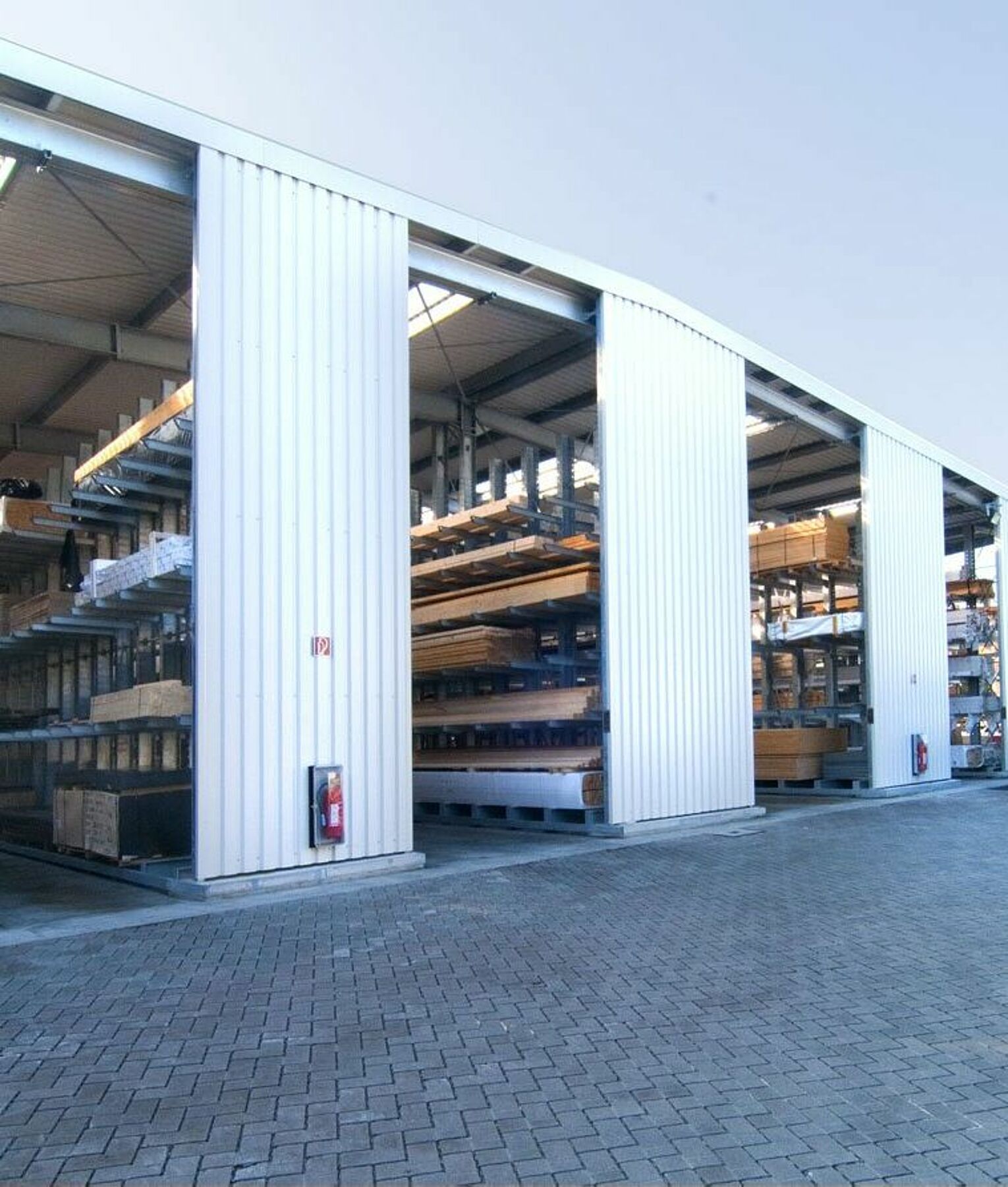 [Translate "Spain"] Rack-clad warehouse Cantilever racking