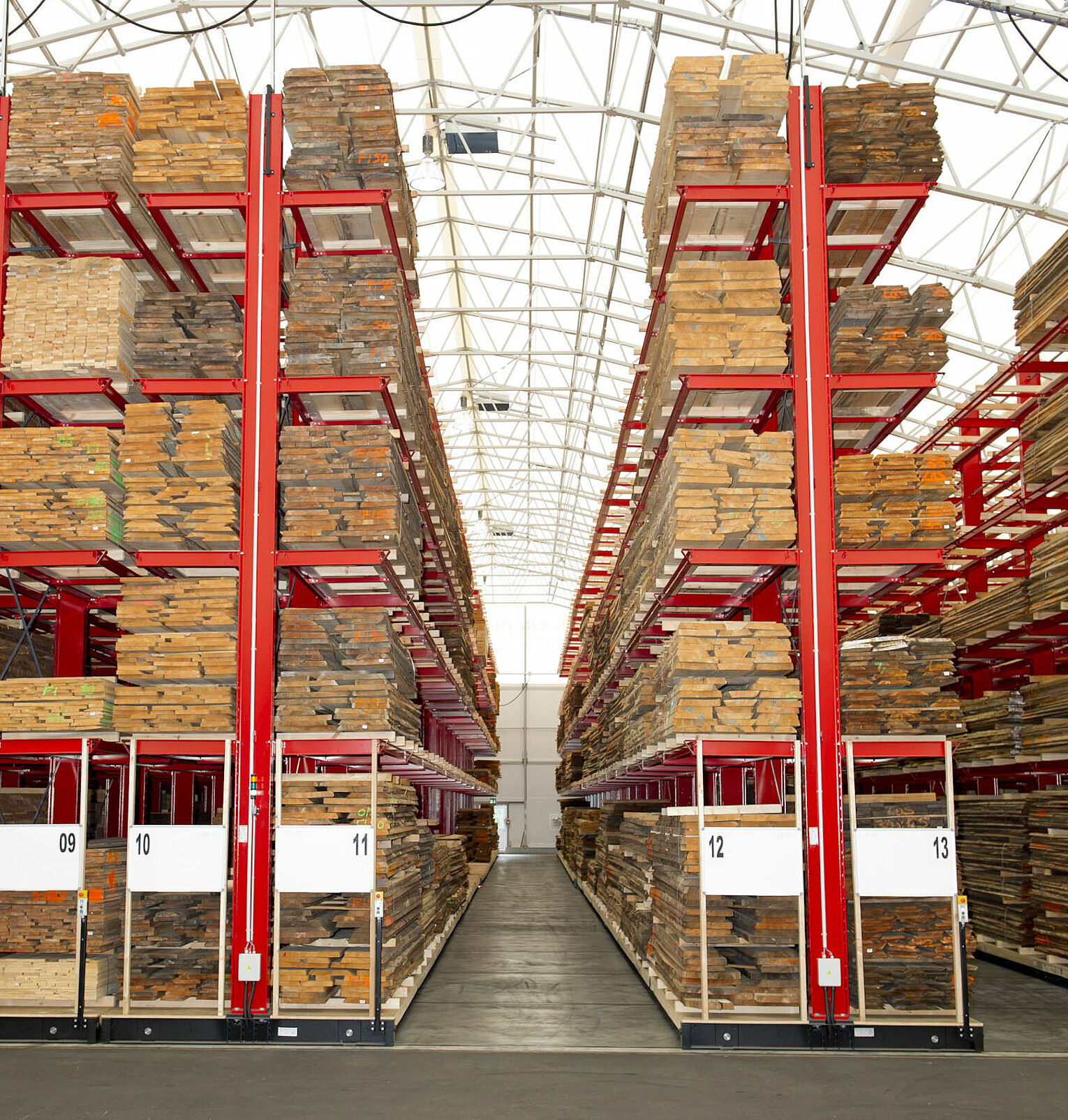 [Translate "Spain"] Cantilever racking timber trade