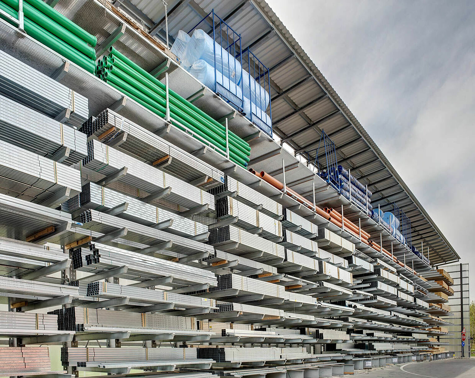 [Translate "Spain"] Cantilever racking Yard racking