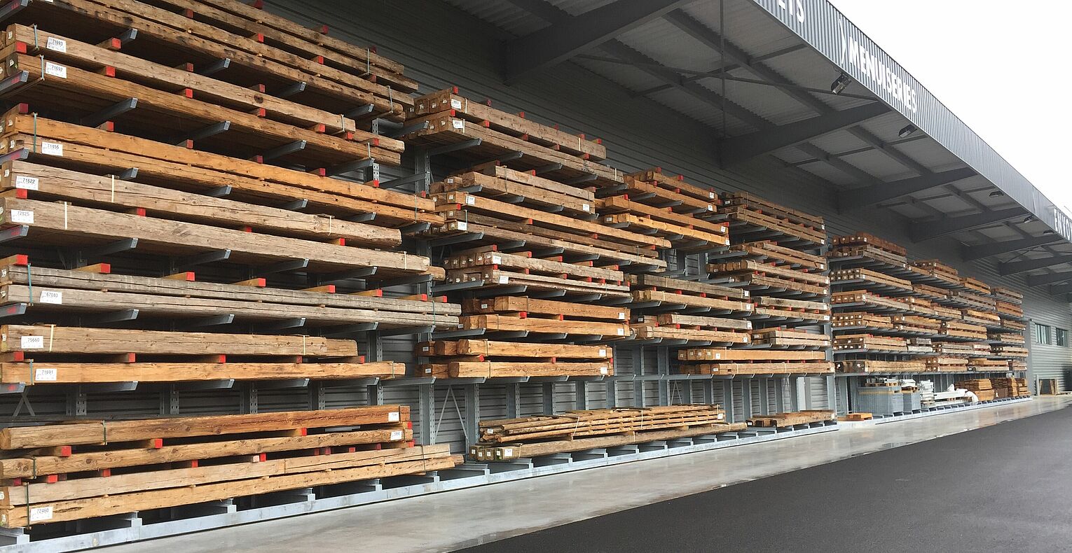 [Translate "Spain"] Cantilever racking timber trade