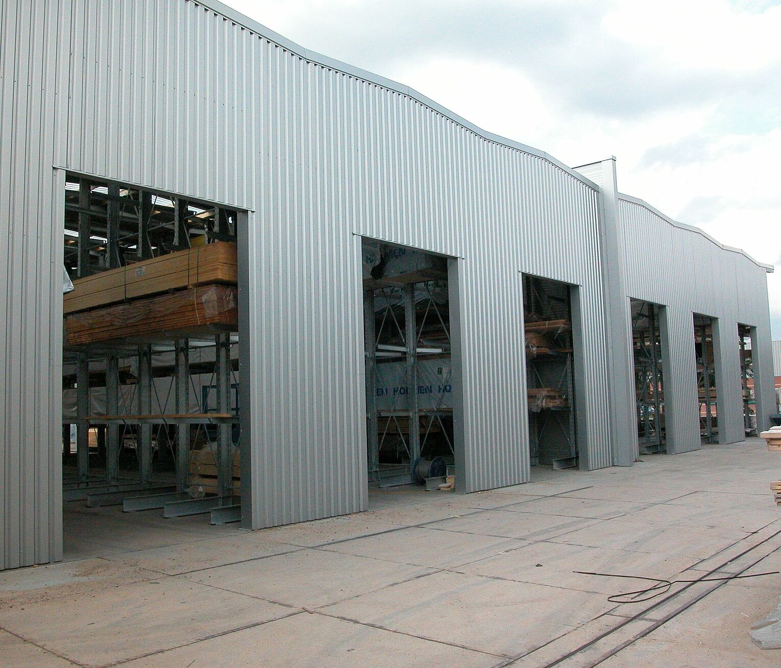 [Translate "Spain"] Rack-clad warehouse Cantilever racking