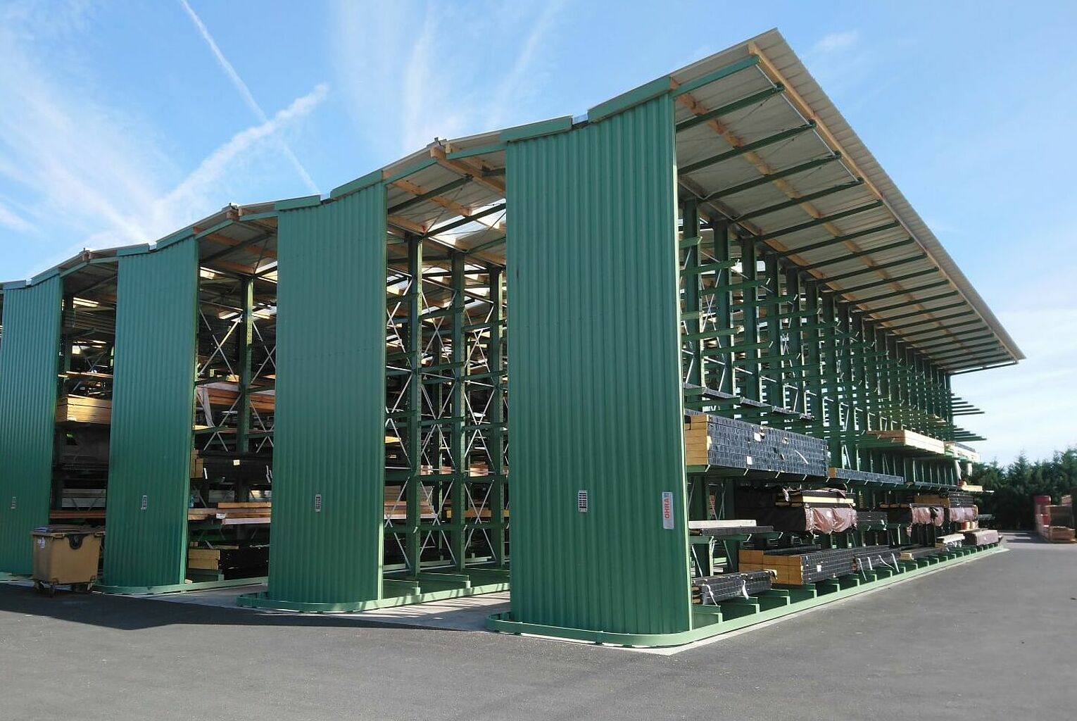 [Translate "Spain"] Rack-clad warehouse Cantilever racking