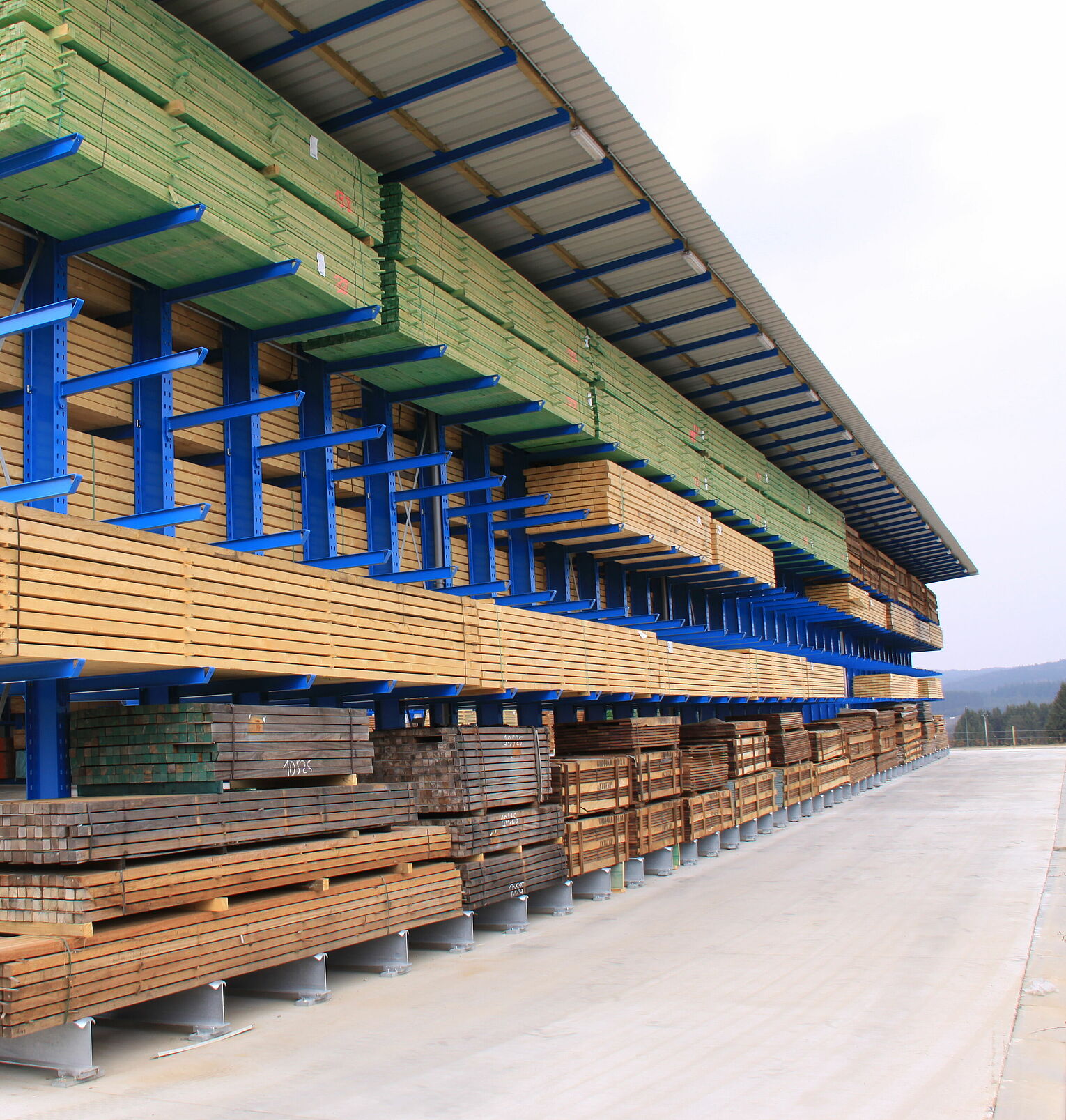 [Translate "Spain"] Cantilever racking Yard racking