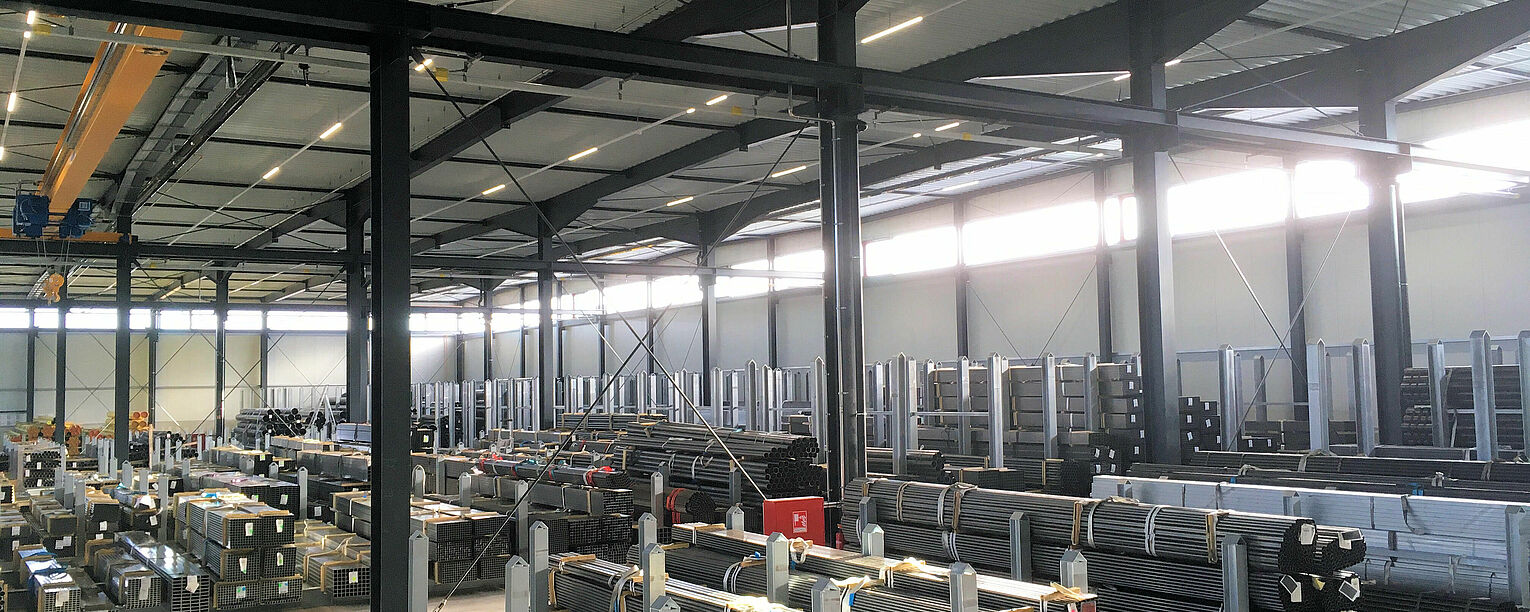 [Translate "Spain"] Cantilever racking Industry solution