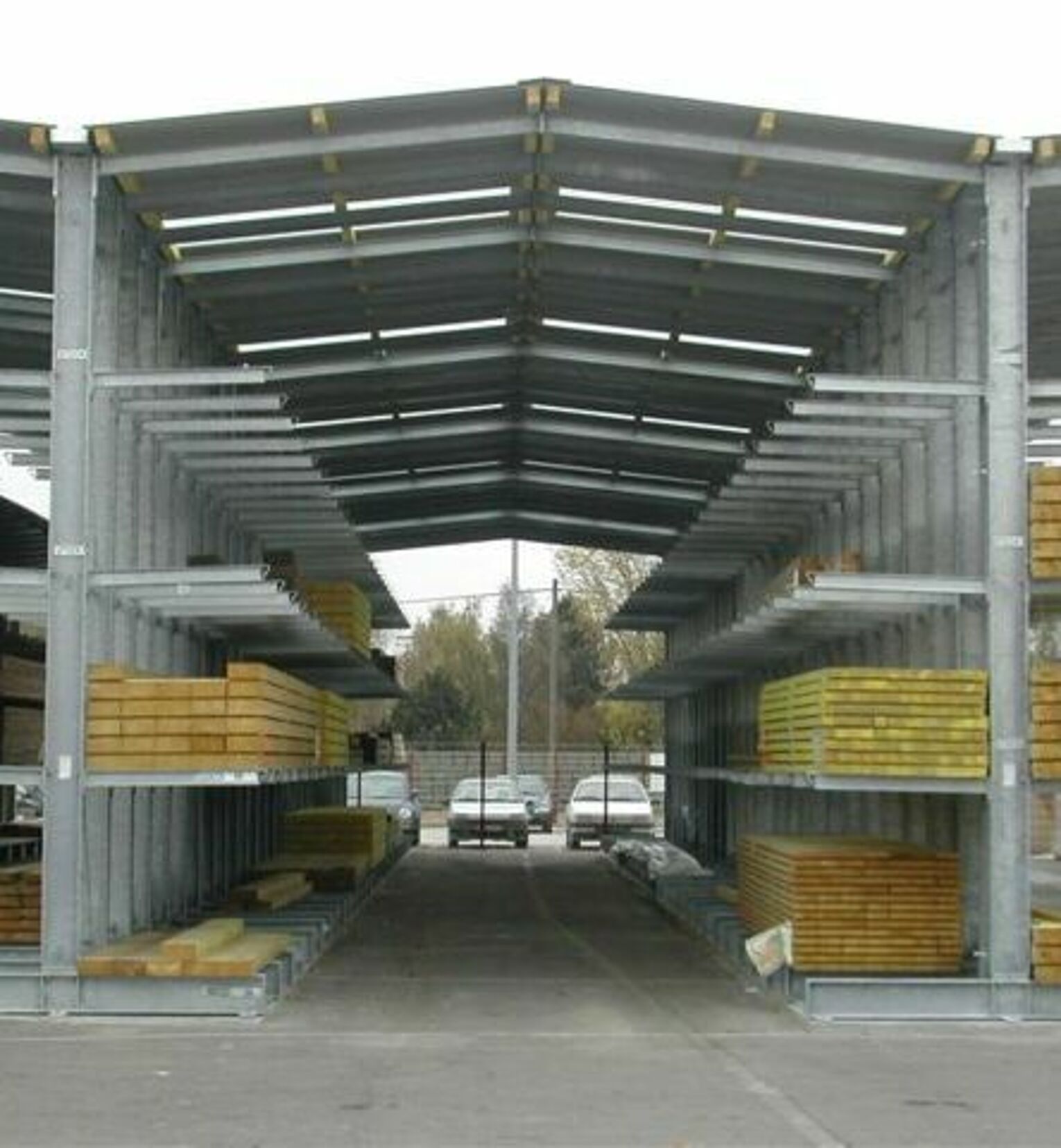 [Translate "Spain"] Rack-clad warehouse Cantilever racking