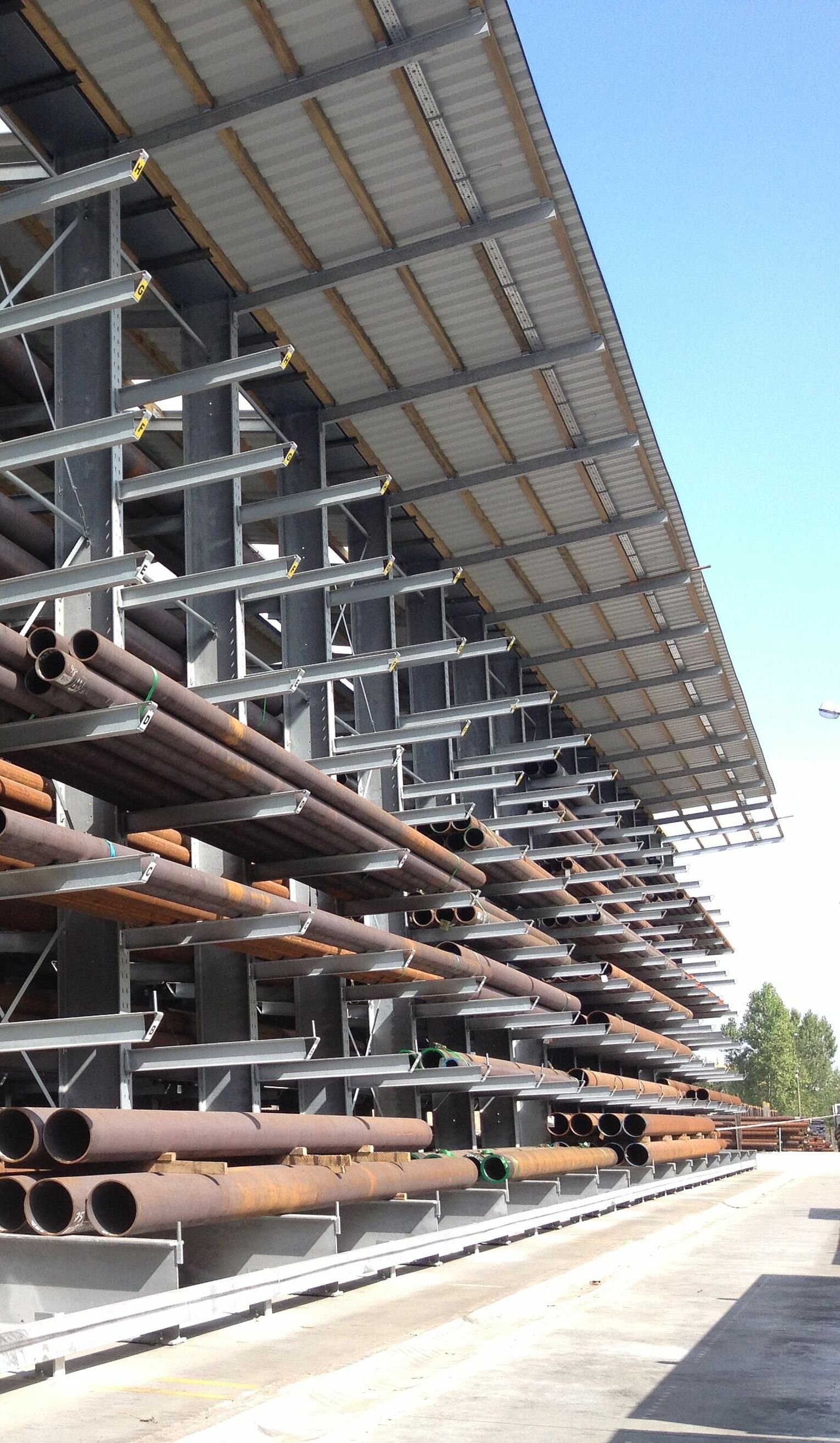 [Translate "Spain"] Cantilever racking Yard racking