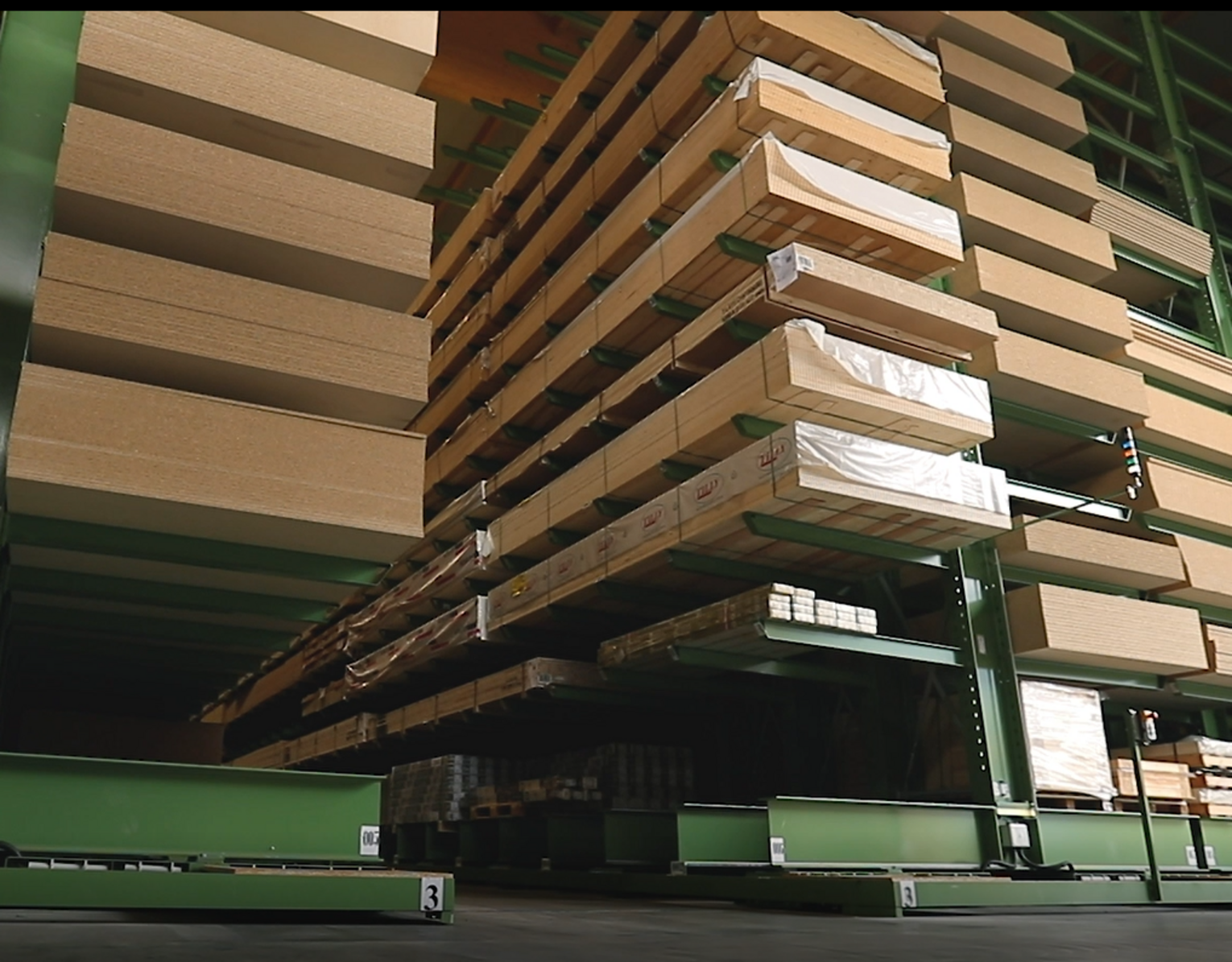 [Translate "Spain"] Mobile cantilever racking