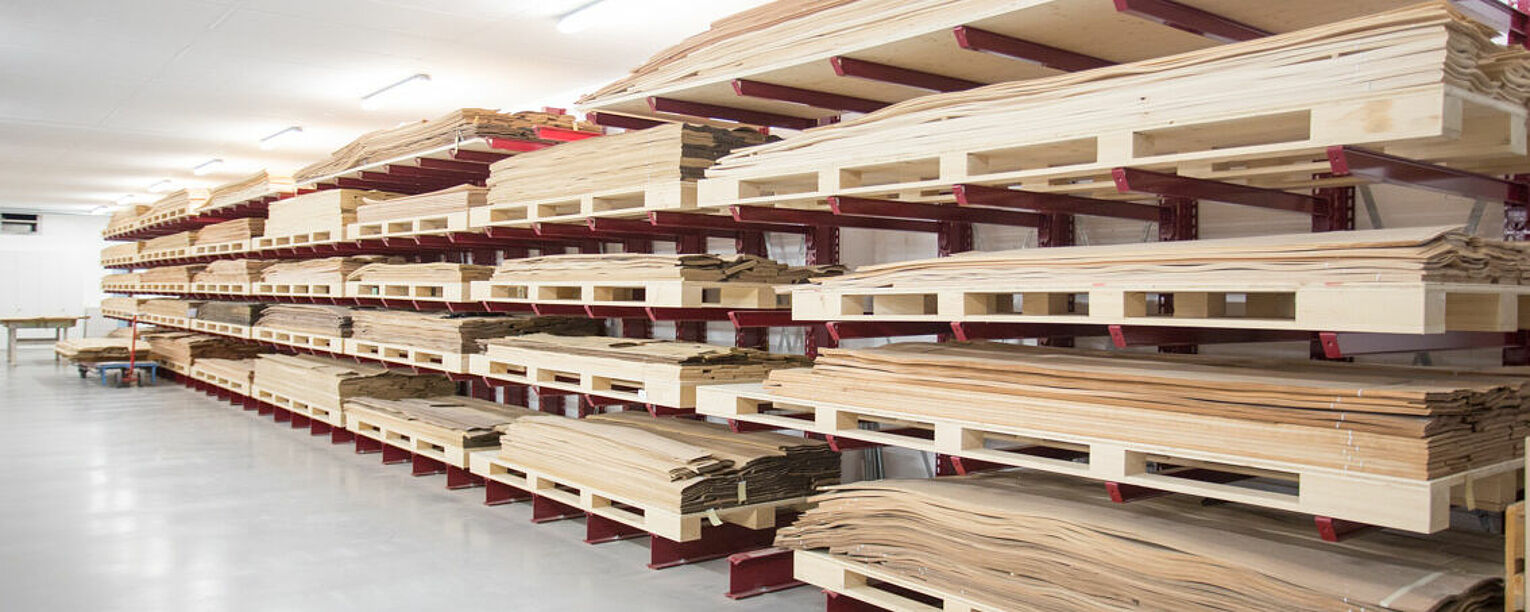 [Translate "Spain"] Cantilever racking timber trade